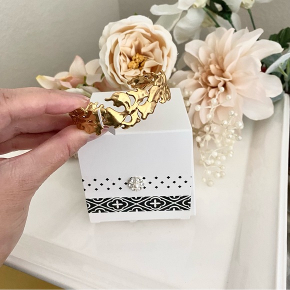 KENDRA SCOTT Savannah Cuff Bracelet in Gold NWT - Picture 5 of 14